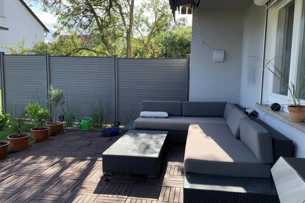Gemuetliche 3 Zimmer Wohnung Mit Grosszuegiger Terrasse Im Gruenen Reutlingen Buitenkant foto