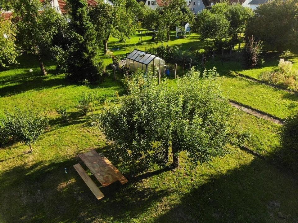Gemuetliche 3 Zimmer Wohnung Mit Grosszuegiger Terrasse Im Gruenen Reutlingen Buitenkant foto