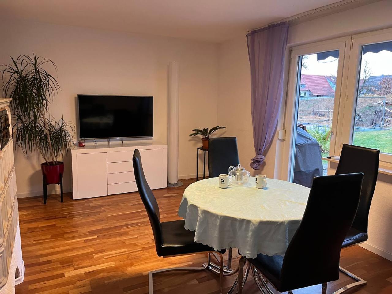 Gemuetliche 3 Zimmer Wohnung Mit Grosszuegiger Terrasse Im Gruenen Reutlingen Buitenkant foto